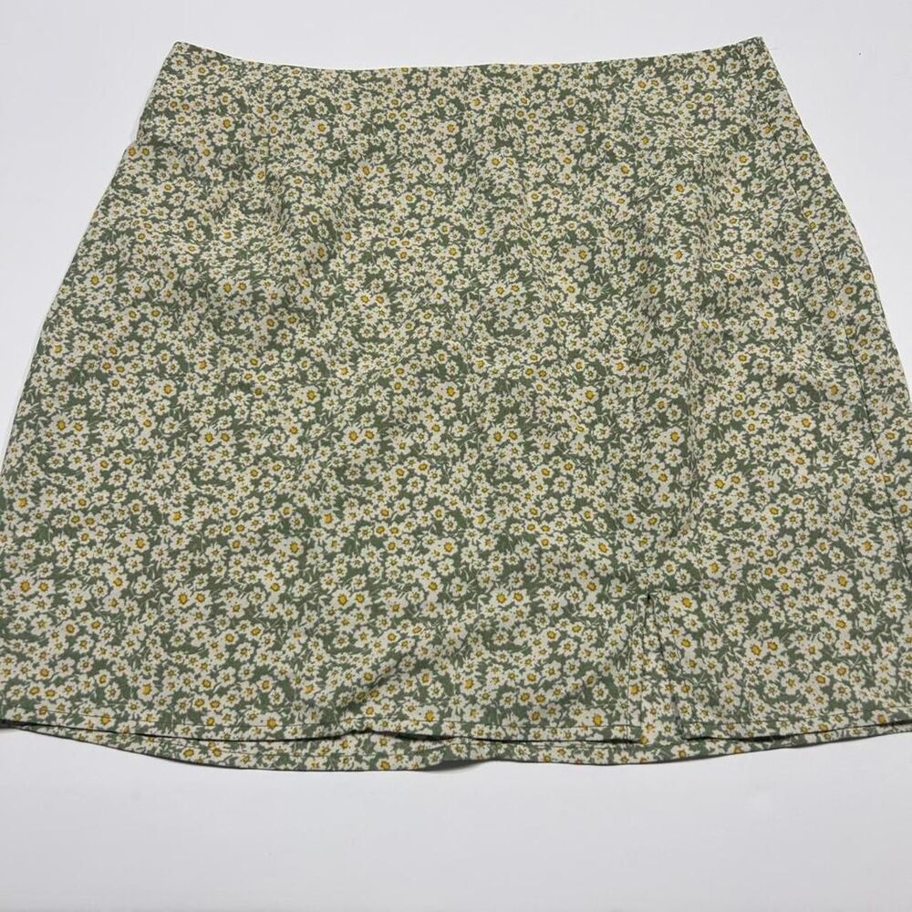 Aeropostale Women's Daisy Floral Skirt